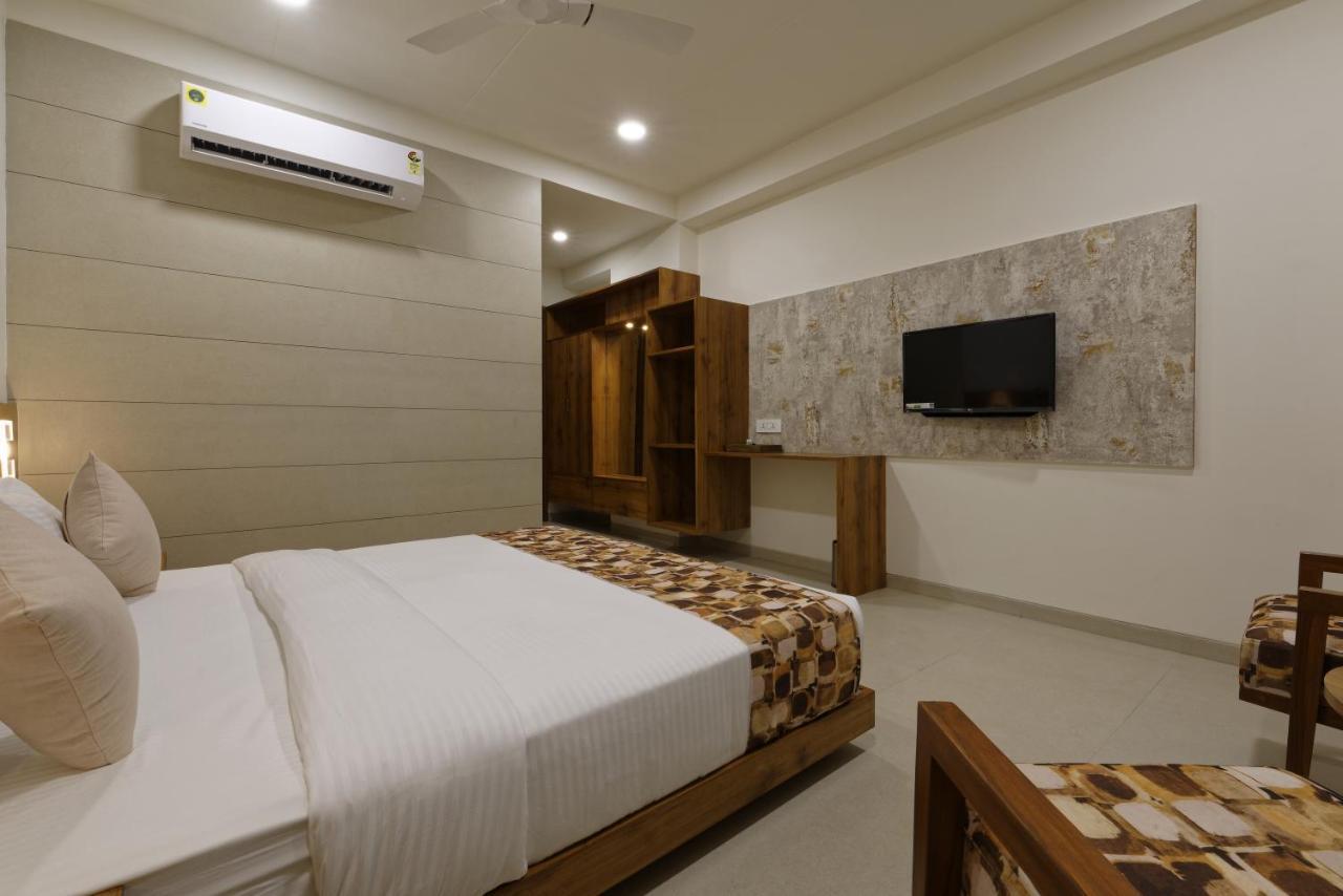 אחמדאבאד Hotel Flourish International מראה חיצוני תמונה