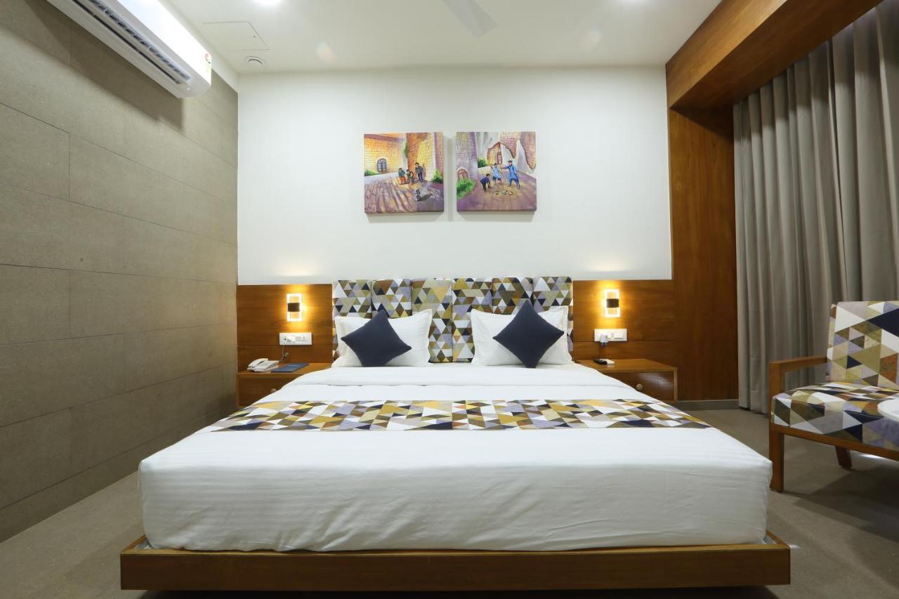 אחמדאבאד Hotel Flourish International מראה חיצוני תמונה